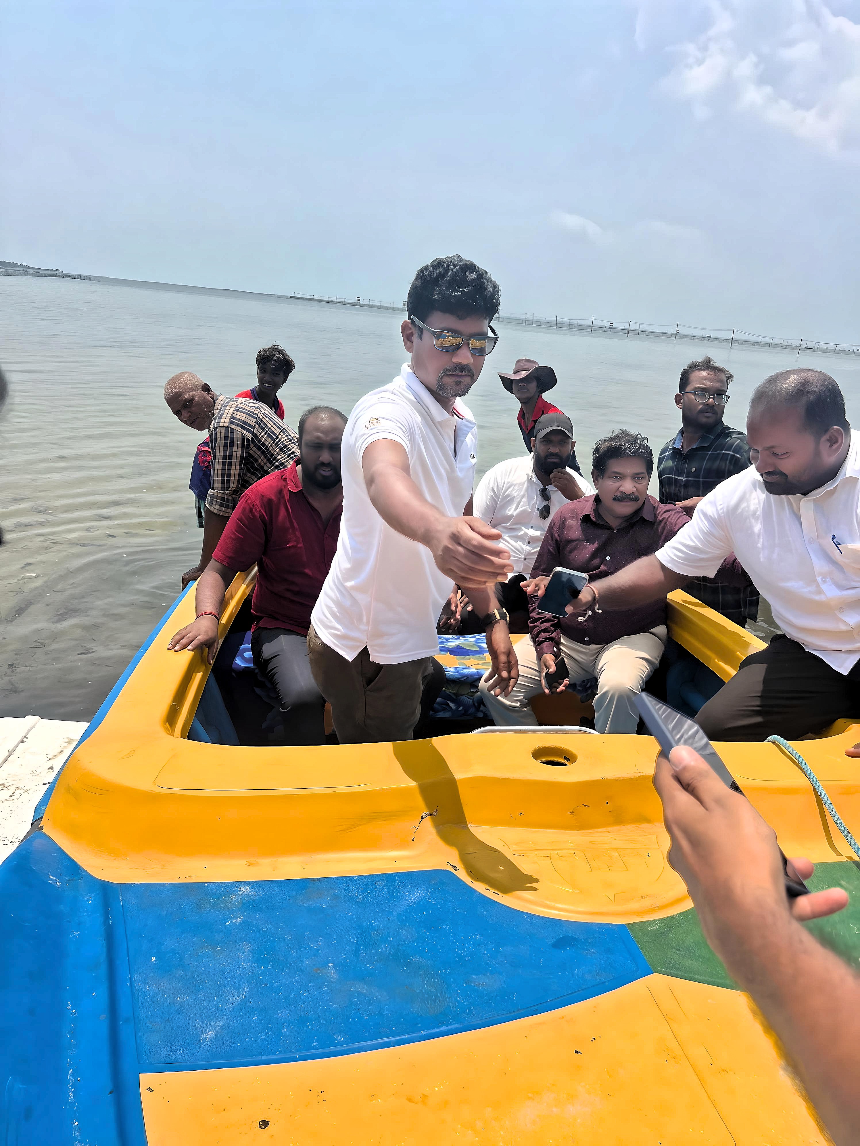 Minister Inspects Sea Pens